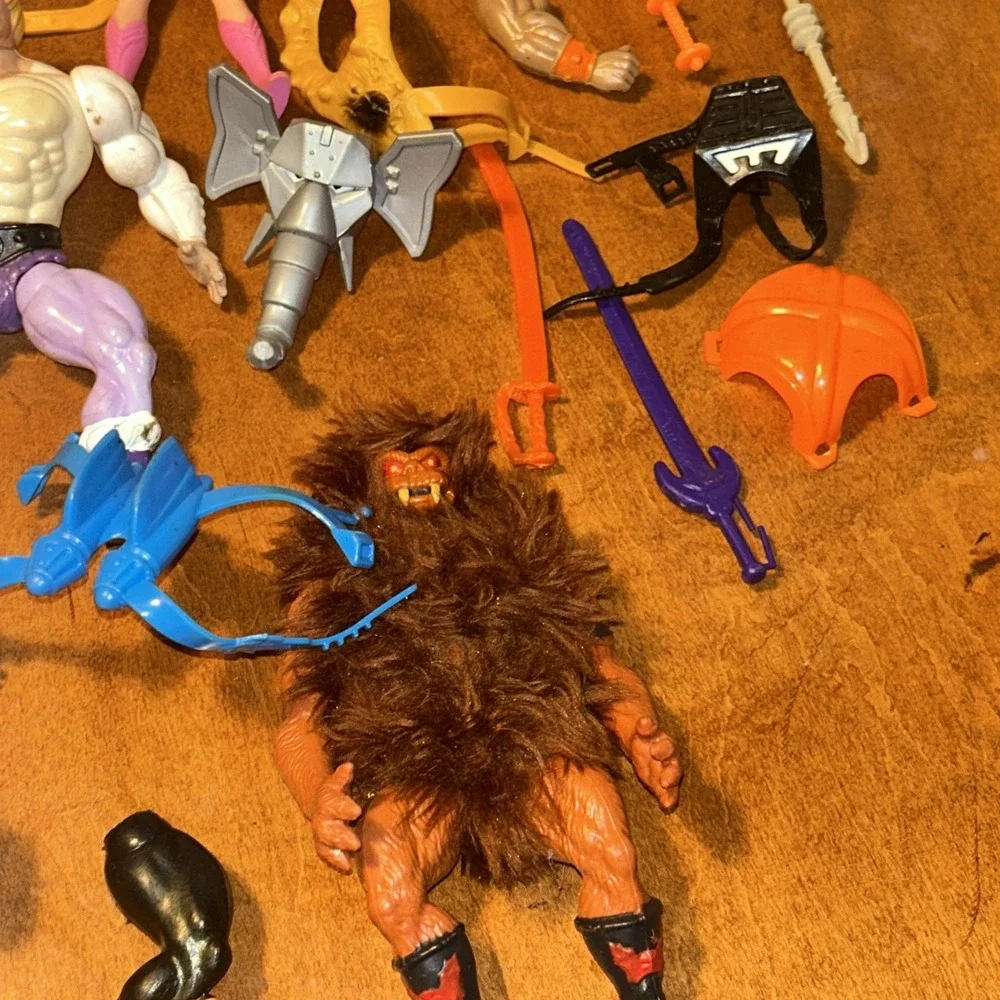 Masters Of The Universe Fogure & Weapon Accessory Lot MOTU B1